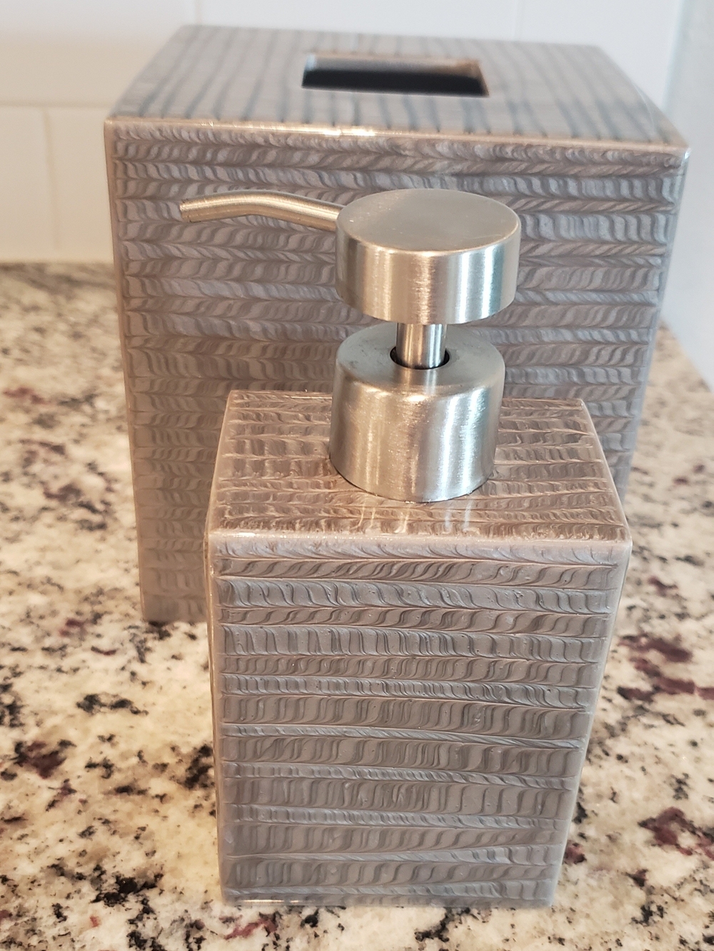 Kassatex New York Soap Dispenser And Tissue Box Cover